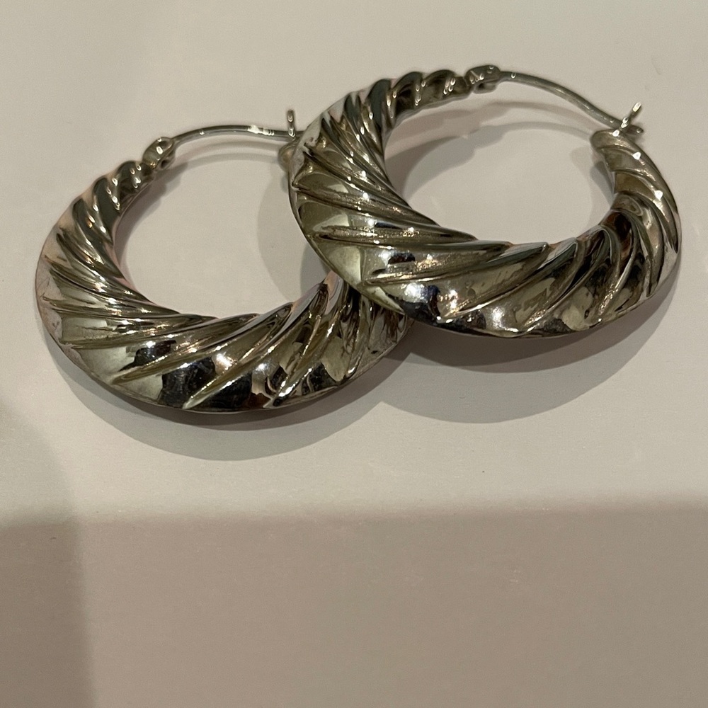 NEW 925 Stelirng Silver Hoop Earrings